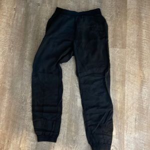 Like new Lululemon black tensel joggers